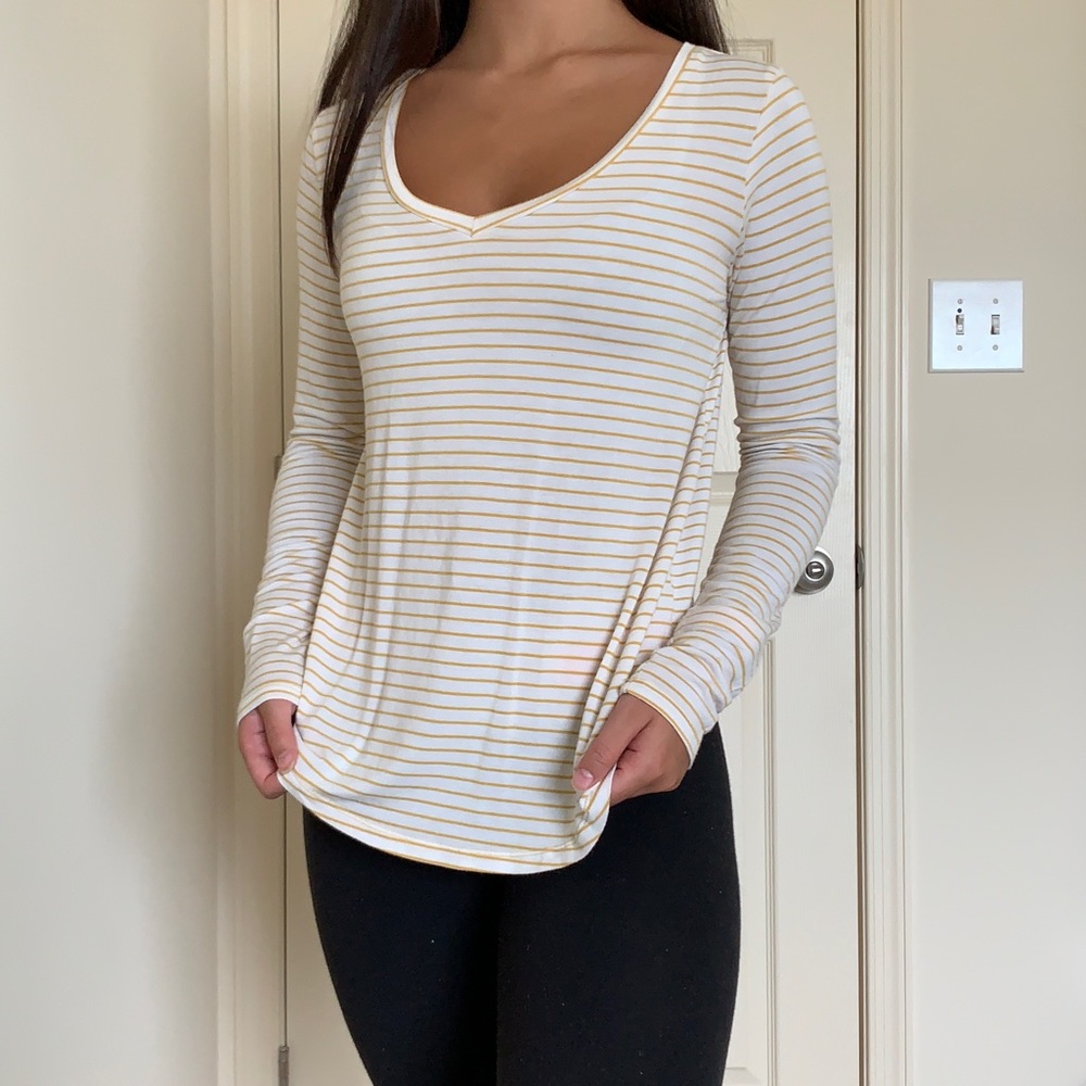 Aeropostale V-neck striped long sleeve